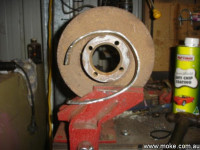 Shaping the jacking ring on a moke disc brake